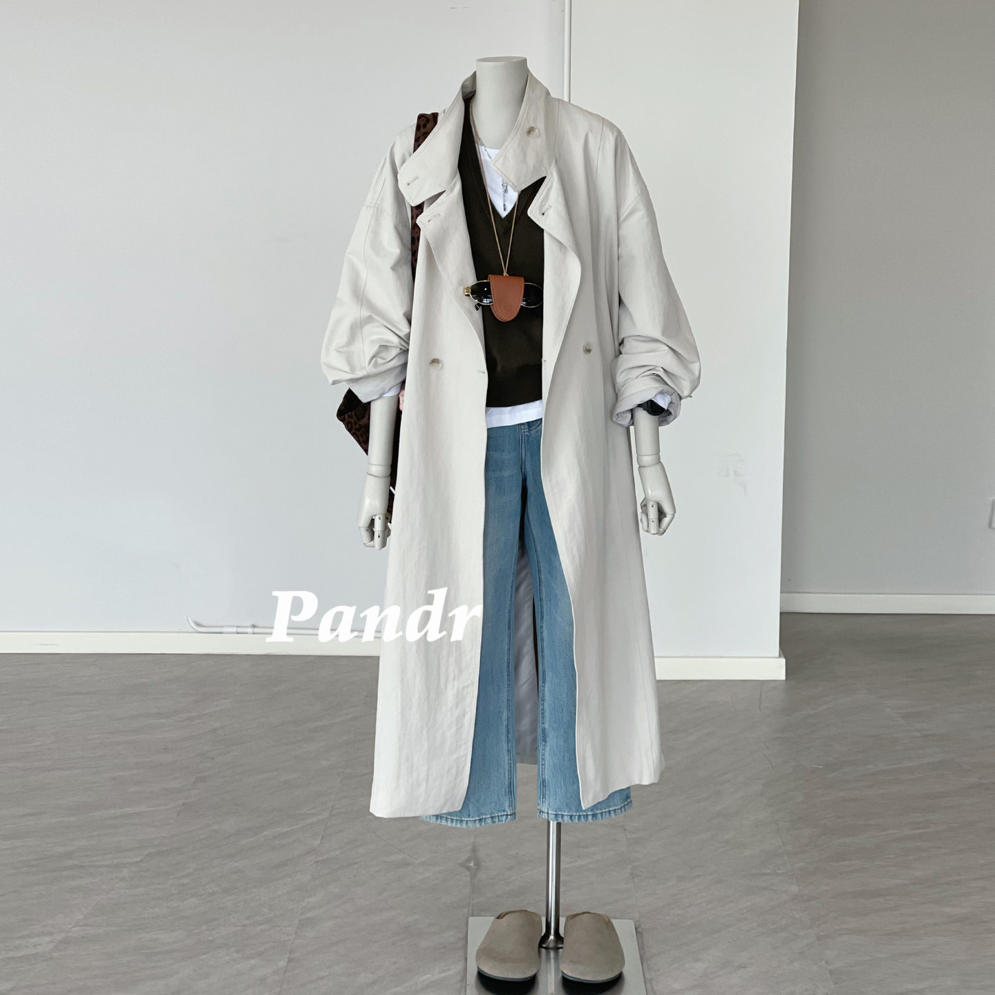 レディースミドル丈トレンチコート、2026年秋冬新作、小柄で洗練されたデザイン、ヘップバーン風、韓国風、日本風。