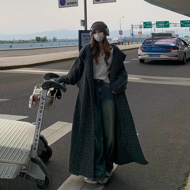 Autumn and Winter Oversized Sweater, Korean Style Gentle and Lazy Style, Heavy-Duty Turn-Down Collar Sweater, Knitted Cardigan, Long Elegant Coat Autumn and Winter Oversized Sweater, Korean Style Gentle and Lazy Style, Heavy-Duty Turn-Down Collar Sweater, Knitted Cardigan, Long Elegant Coat