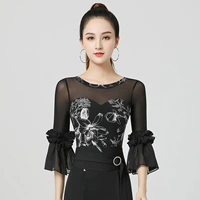 Чернокожие печатные рога в рукаве