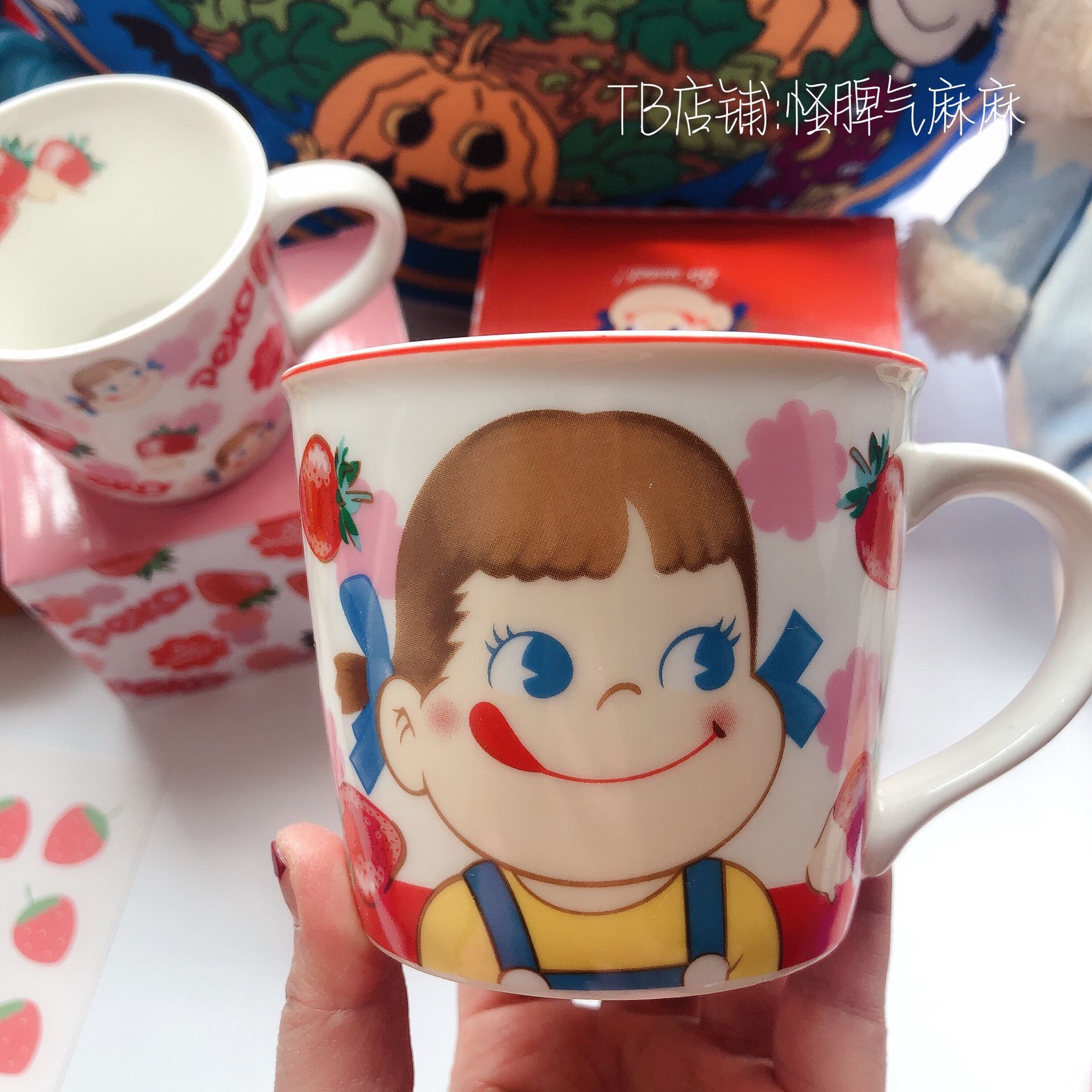 Close your eyes and enter the style ~ Japan Peko Fujijia strawberry milk girl girl ceramic cup