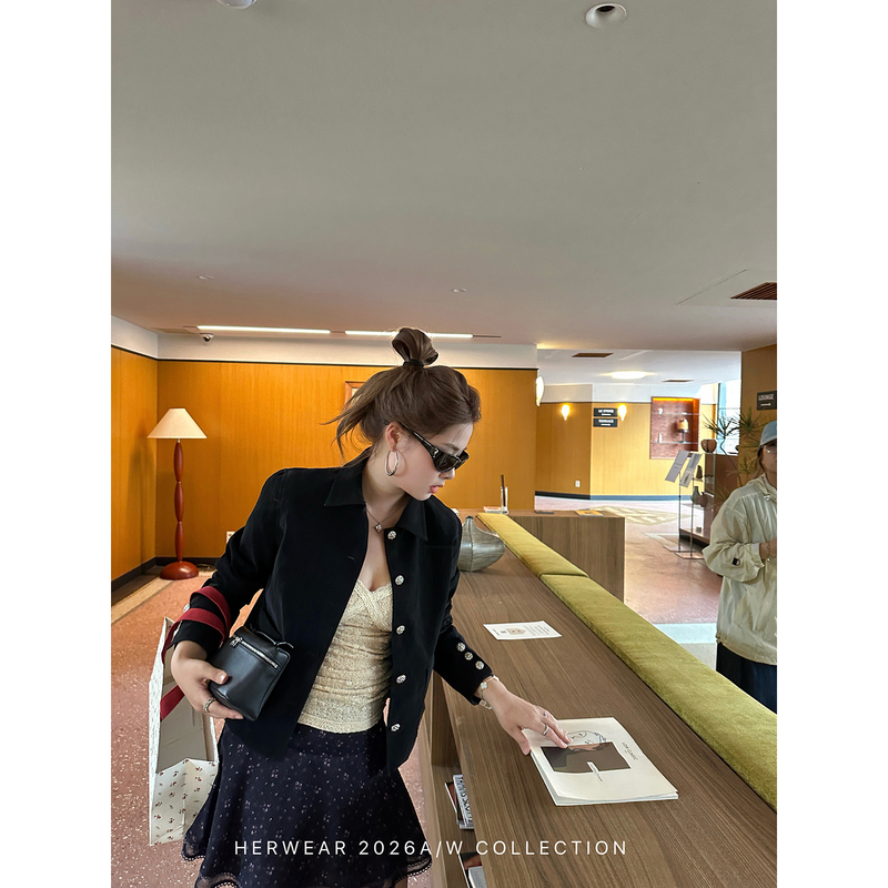 Herwear Slightly Chubby mm Seoul Twilight Jennie Style Velvet Black Leather Short Biker Jacket Herwear Slightly Chubby mm Seoul Twilight Jennie Style Velvet Black Leather Short Biker Jacket