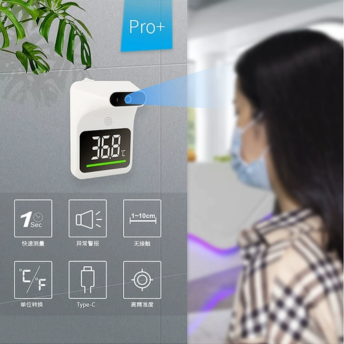 Наружная низкая температура ниже нулевого зимнего инфракрасного термометра не -контактная стена люди используют термометр для горячего пистолета для торговых центров