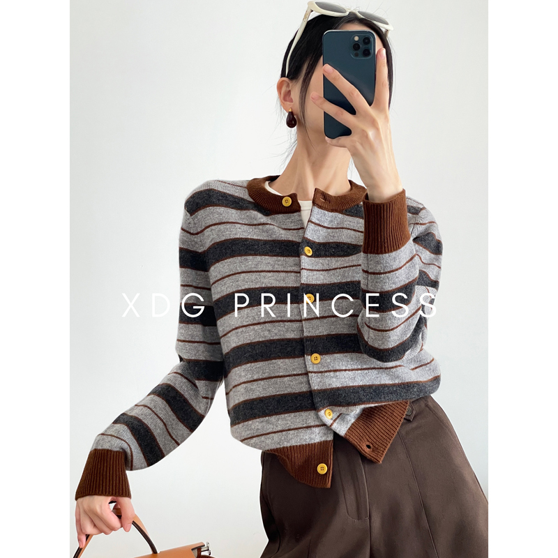 Retro Style! Striped Color-Blocked Knit Cardigan for Women in Autumn and Winter, Contrasting Colors, Warm and High-End Sheep Wool Sweater Jacket Retro Style! Striped Color-Blocked Knit Cardigan for Women in Autumn and Winter, Contrasting Colors, Warm and High-End Sheep Wool Sweater Jacket