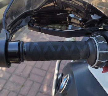 Motorcycle anti-slip heat shrinkable handlebar cover anti-sweat shrinkage