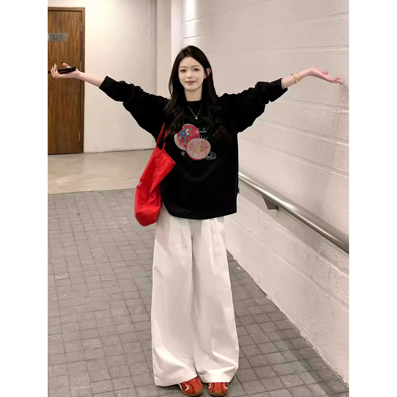 Pure Cotton American-Style Regular Shoulder Black Long-Sleeve T-Shirt for Women, Loose Design, Suitable for Petite Individuals, Can Be Worn Alone or as a Base Layer Pure Cotton American-Style Regular Shoulder Black Long-Sleeve T-Shirt for Women, Loose Design, Suitable for Petite Individuals, Can Be Worn Alone or as a Base Layer