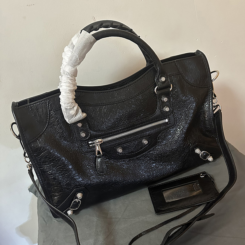 High-End Crackle-Patterned Sheepskin Motorcycle Bag with Pineapple Pattern and Rivets, Vintage Handbag, Shoulder Bag, Crossbody Bag for Women