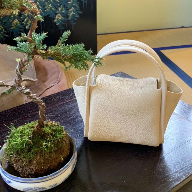 Shanxia You Yuanbao Mini Basket Bag Made of First-Layer Cowhide, Can Be Carried by Hand or Worn Cross-Body, Suitable for Commuting, Mini High-End Small Phone Bag