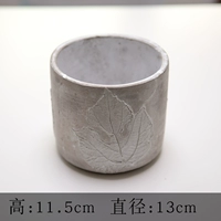 Серый цементный бассейн