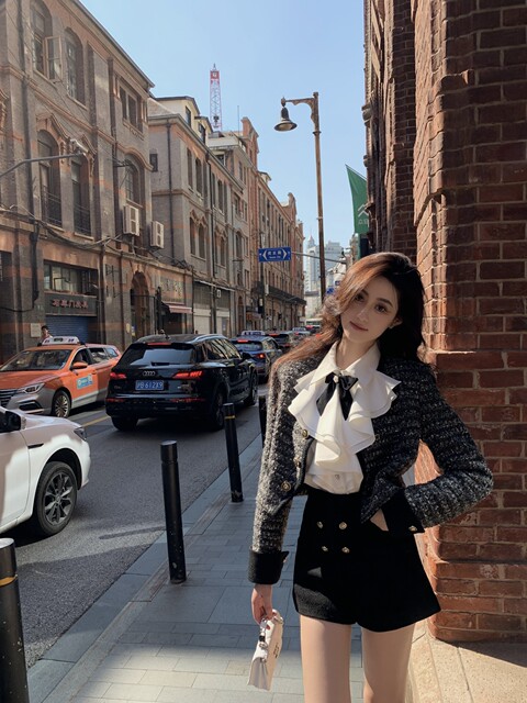 Hollin's Design-Focused, Niche Satin Bow-Tie Base Shirt for Women, Spring and Autumn French-Style High-End White Shirt