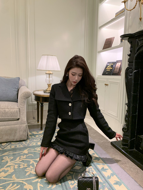 Hollinna Black Woolen Suit Set for Women, Autumn/Winter 2025 New Style, Light Luxury High-End Feel, Two-Piece Set with Hip-Hugging Skirt