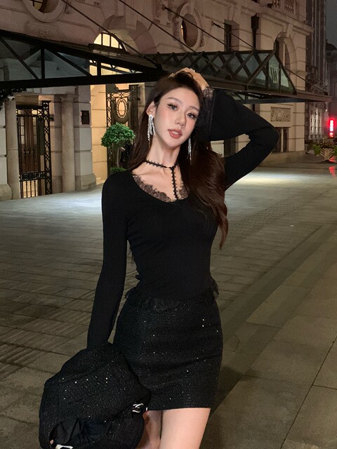 Hollin Eyelash Lace V-Neck Slim-Fit Knitted Base T-Shirt for Women, Spring and Autumn, Sexy and Warm, Socialite Style Top