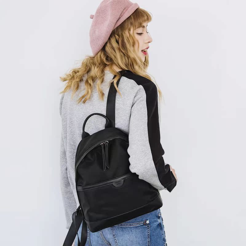 双肩包女软皮2018新款真皮耳机孔时尚百搭休