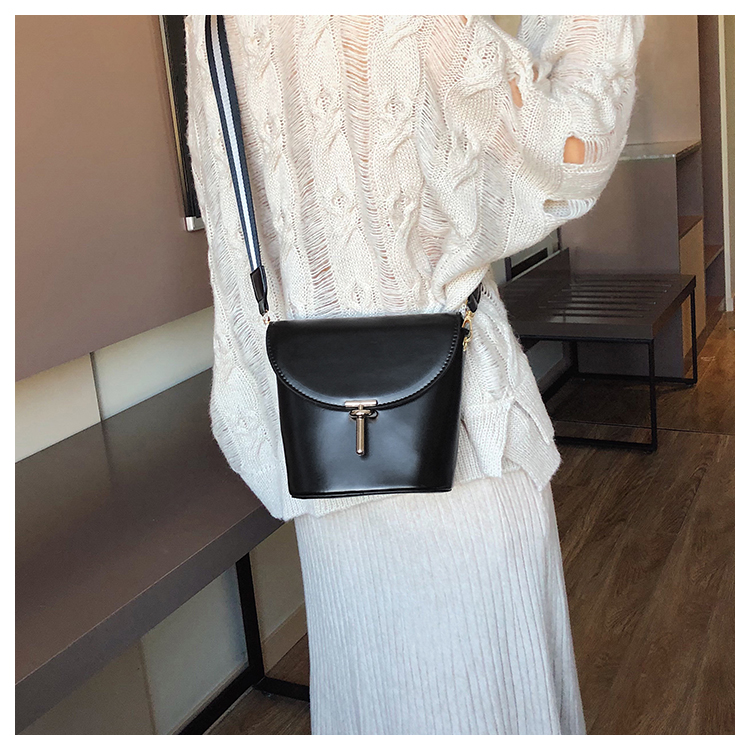 Ins bag nữ 2019 mới sóng đơn giản hoang dã rộng vai dây đeo túi xô retro chic vai Messenger túi nhỏ - Túi xách nữ túi xách công sở nữ