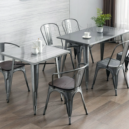 Столовый стол с нержавеющей стали.