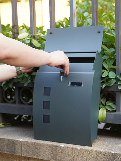 Villa Metal Mailbox with Lock, Wall-Mounted Community Newspaper Box, Suggestion Box, American-Style Mailbox, European-Style Mailbox, Mailbox Box