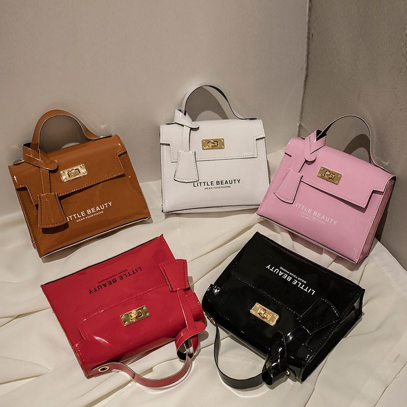One-Piece Drop-Shipping Women's Platinum Patent Leather Bag 2022 Korean Style Personalized Printed Shoulder Crossbody Cool Phone and Coin Purse One-Piece Drop-Shipping Women's Platinum Patent Leather Bag 2022 Korean Style Personalized Printed Shoulder Crossbody Cool Phone and Coin Purse