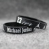 Tide thương hiệu phổ biến vòng đeo tay Jordan kỷ niệm silicone bóng rổ đeo tay nam bóng rổ thể thao nam vòng đeo tay Jordan 	lưới bóng rổ tiêu chuẩn	 Bóng rổ