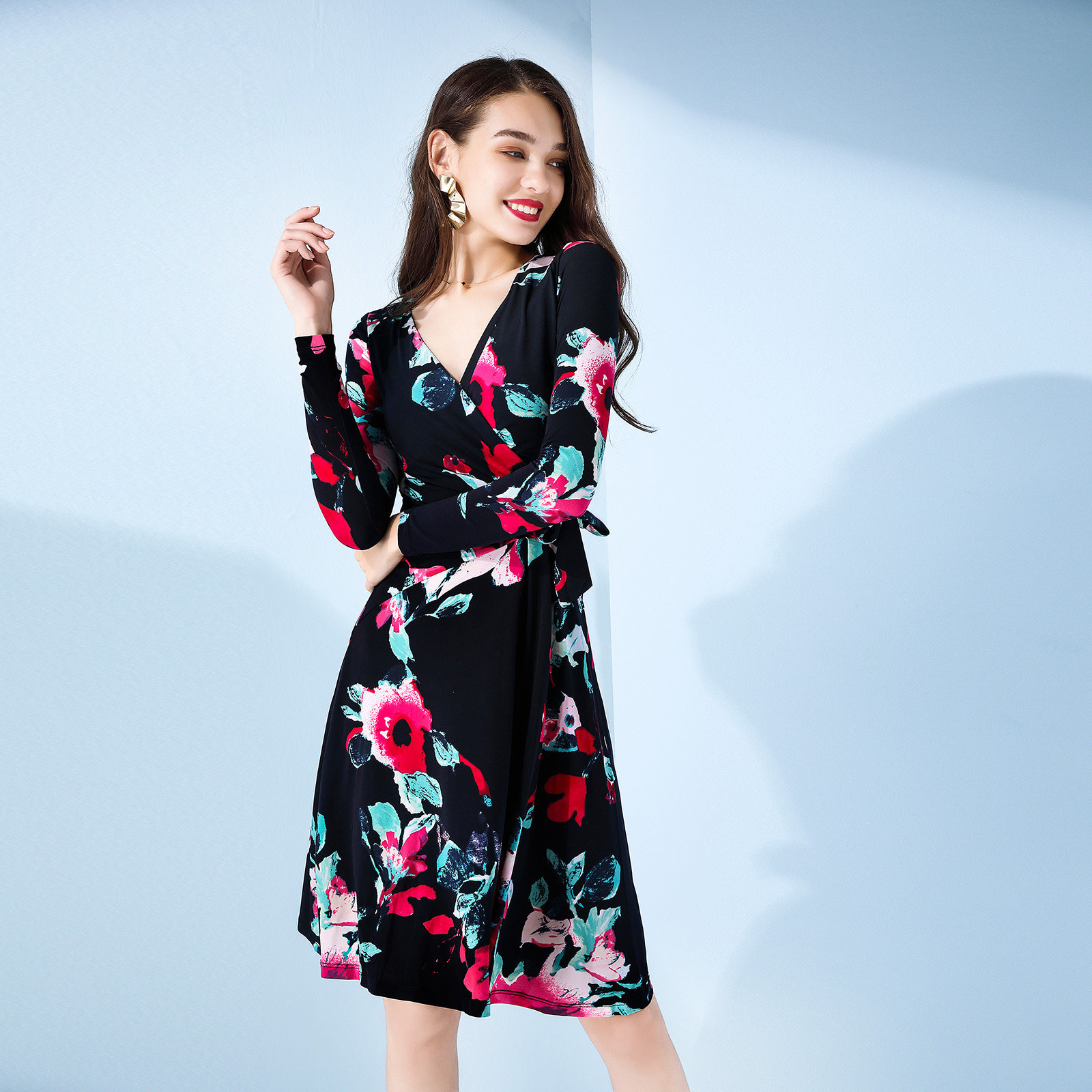 春日迷夢  藏藍底紅花綠葉.jpg