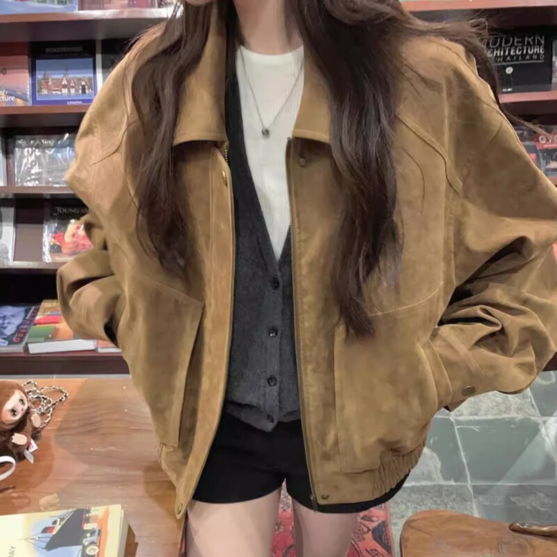 Vintage-Style Suede Biker Jacket with a Turn-Down Collar for Women, Loose Fit, Elegant and Stylish, Suitable for Spring