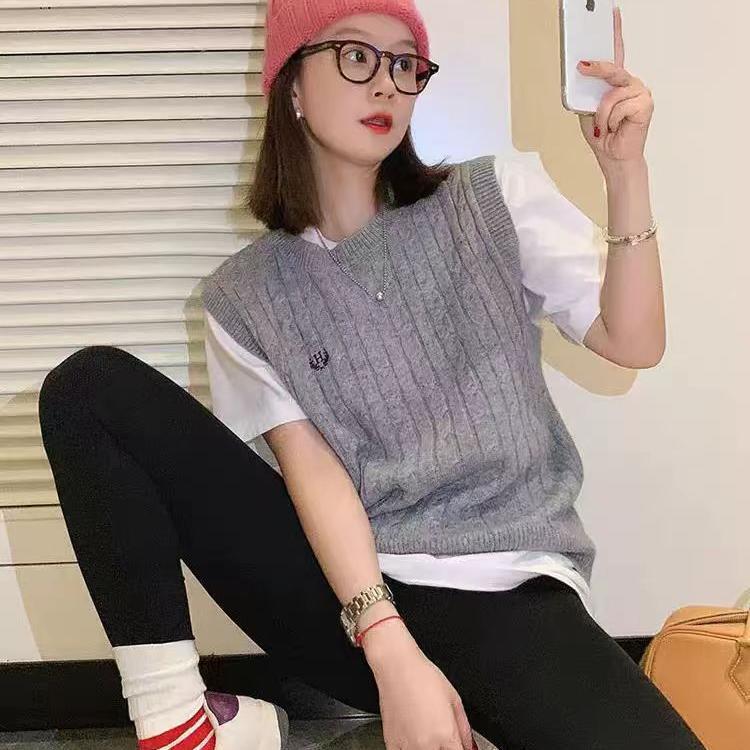 100% Pure Wool Knitted Vest for Women, Sleeveless, with Cable Knit and Embroidery, Age-Reducing Style, European Fashion, Suitable for Layering