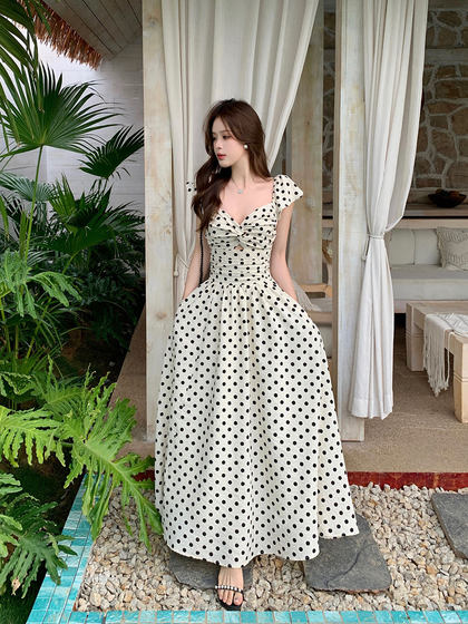 2025夏季新款大码女装胖mm高级感波点连衣裙褶皱收腰显瘦气质长裙