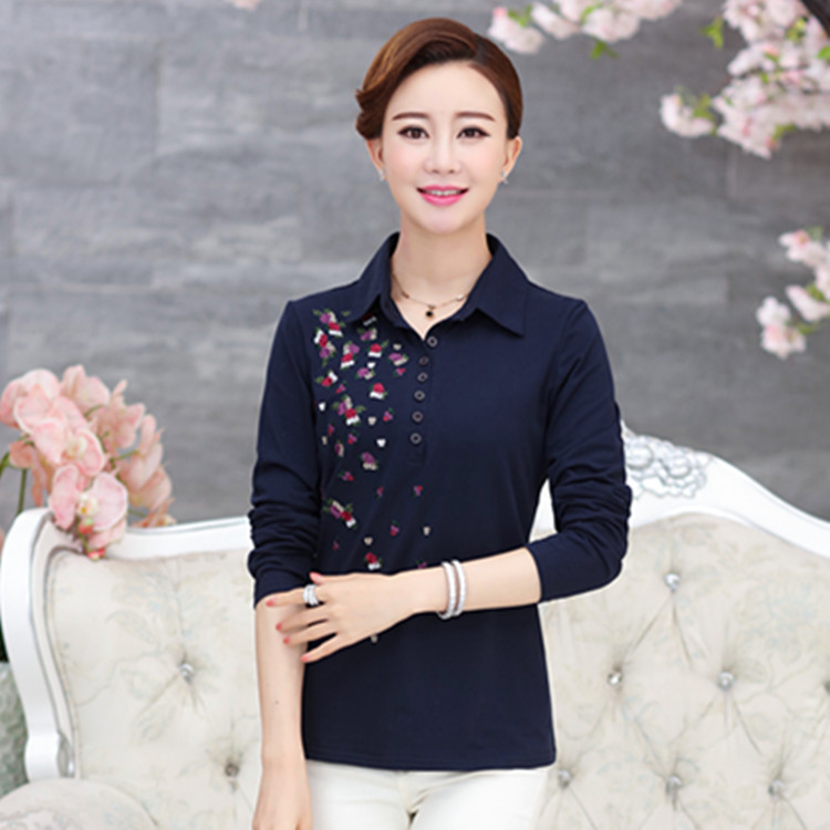 Áo thun nữ dài tay trung niên 40-60 tuổi Áo mẹ cotton mùa xuân và mùa thu mặc áo sơ mi thêu hoa trung niên áo vest nữ trung niên