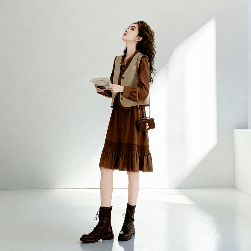French-Style Chanel-Inspired Vest and Shirt Dress Two-Piece Set for Women, 2026 Autumn New Short Skirt Set for Petite Figures French-Style Chanel-Inspired Vest and Shirt Dress Two-Piece Set for Women, 2026 Autumn New Short Skirt Set for Petite Figures