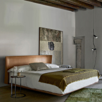 BB ITALIA Alys is a custom - made simple modern saddle skin hardlined master bedroom with minimal luxury