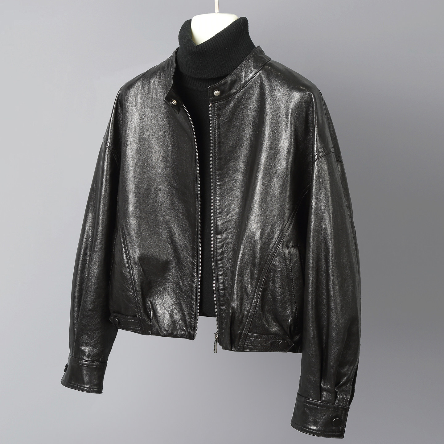 ヘップバーン オイルワックス加工シープスキン本革ジャケット レディース ショートスタンドカラー モーターサイクルジャケット ゆったりレザージャケット 2025年新スタイル