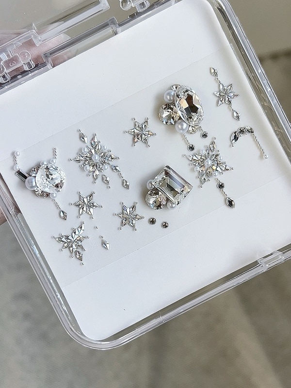 Dongzhou Nail Art Rhinestone Christmas Nail Art Material Kit Xiaohongshu Popular Nail Combination Set Rhinestone Kit Super Sparkly Dongzhou Nail Art Rhinestone Christmas Nail Art Material Kit Xiaohongshu Popular Nail Combination Set Rhinestone Kit Super Sparkly