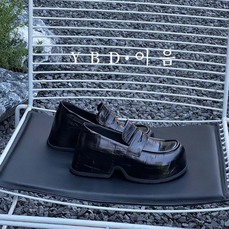 European and Korean Style Autumn/Winter Macchiato Embossed Leather Mules with Sheepskin Lining and Rubber Foam Sole European and Korean Style Autumn/Winter Macchiato Embossed Leather Mules with Sheepskin Lining and Rubber Foam Sole