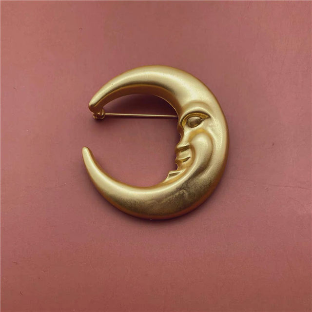 ການຂົນສົ່ງຟຣີ retro Western vintage gold series ອາກາດຮ້ອນຫົວປູມເປົ້າ portrait brooch moon ສ່ວນບຸກຄົນ versatile pin