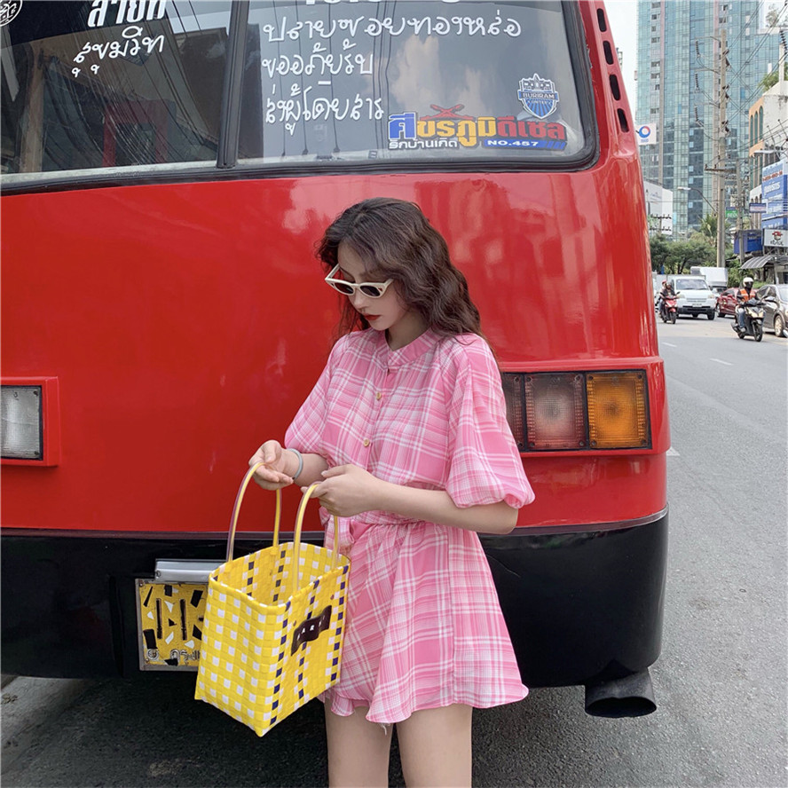VK旗艦店 韓系格紋泡泡袖慵懶風露腰性感短袖洋裝