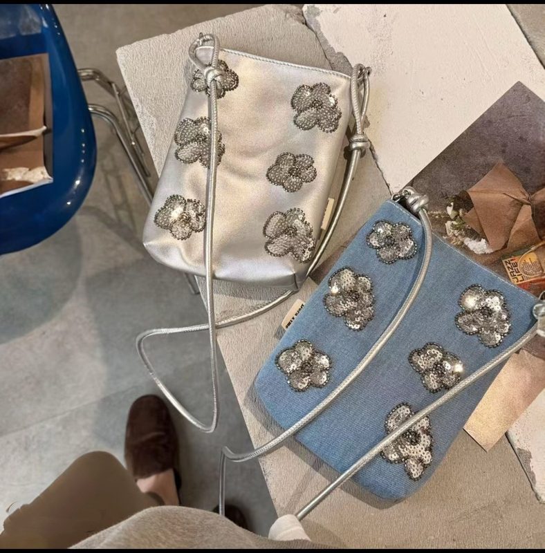 2026 Spring/Summer Sequin Embroidered Floral Phone Bag, Niche Design, Versatile for Commuting, Single Shoulder Crossbody Bag, Small Square Bag