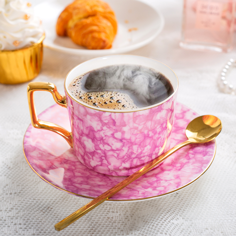 High - grade creative ceramic coffee cups and saucers European - style ins small wind key-2 luxury home ipads porcelain cup tea cups