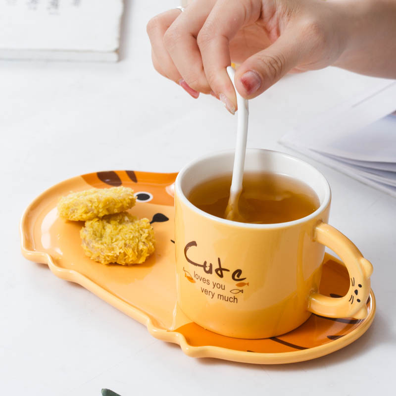 Express cartoon coffee cups and saucers creative European small delicate light much exquisite ceramic cup tea cup