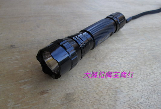 CREE LED chói đèn pin tầm xa Du lịch ngoài trời đêm đi xe đạp Đèn pha ánh sáng trắng den pin sieu sang chieu xa 1000m