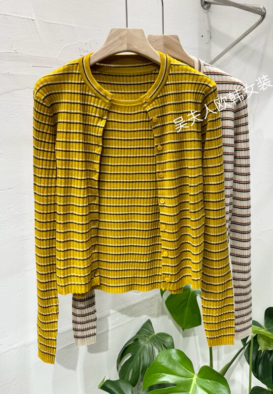Fashionable Striped Two-Piece Set of Sheep Wool Long-Sleeve Knitwear for Women 2026 New European Style Slimming Versatile Elegant Top Trendy