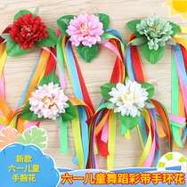 Kindergarten performs rubber band hand flower ornaments for Childrens Day dance wrist flower wearing props and bracelets