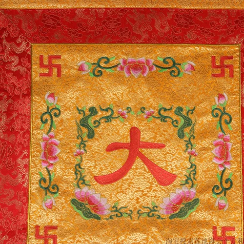 Храмовый стол, окружающий истинную вышивную вышивку благовония Внутренний алтарь, конференция по закону о воде и земле Семь алтарей Семь алтарей, баннеров, подвесное пламя