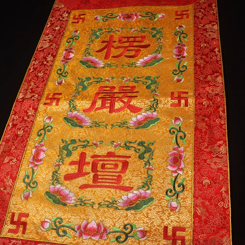 Храмовый стол, окружающий истинную вышивную вышивку благовония Внутренний алтарь, конференция по закону о воде и земле Семь алтарей Семь алтарей, баннеров, подвесное пламя