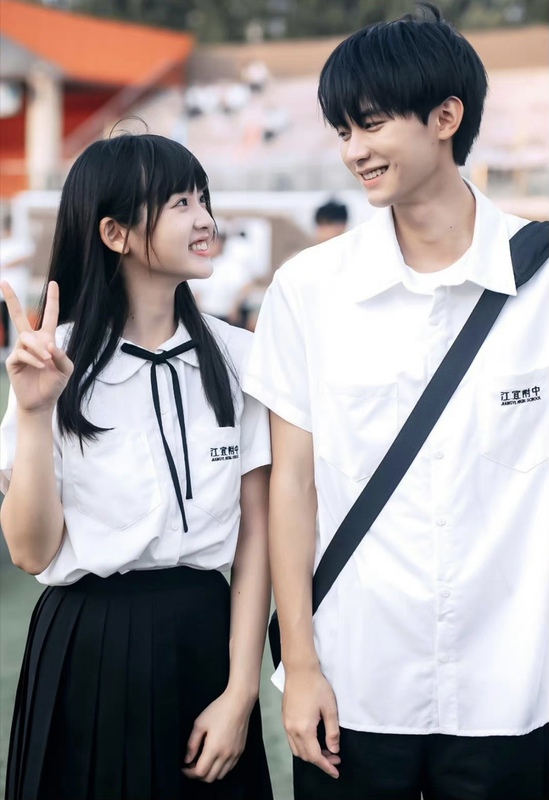 When I Run Towards You, I Am Wearing the Same Style of School Uniform as Jiangyi Middle School, a Japanese-Style Jk Uniform Skirt Set with Short Sleeves and Class Uniform