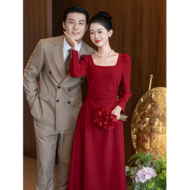 French-Style Red Long-Sleeved Hepburn-Style Dress for Petite Women, Winter Attire, Suitable for Toasting, Everyday Wear, Engagement Dress