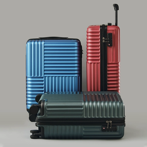 Универсальный чемодан на колесиках