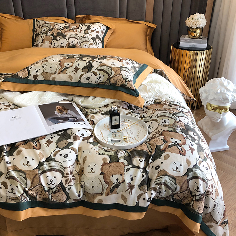 (Rich Mountain Strawberry) 100 Long Suede Cotton Four Pieces Full Cotton Pure Cotton Cute Cartoon Small Bear Quilt Cover Sheet