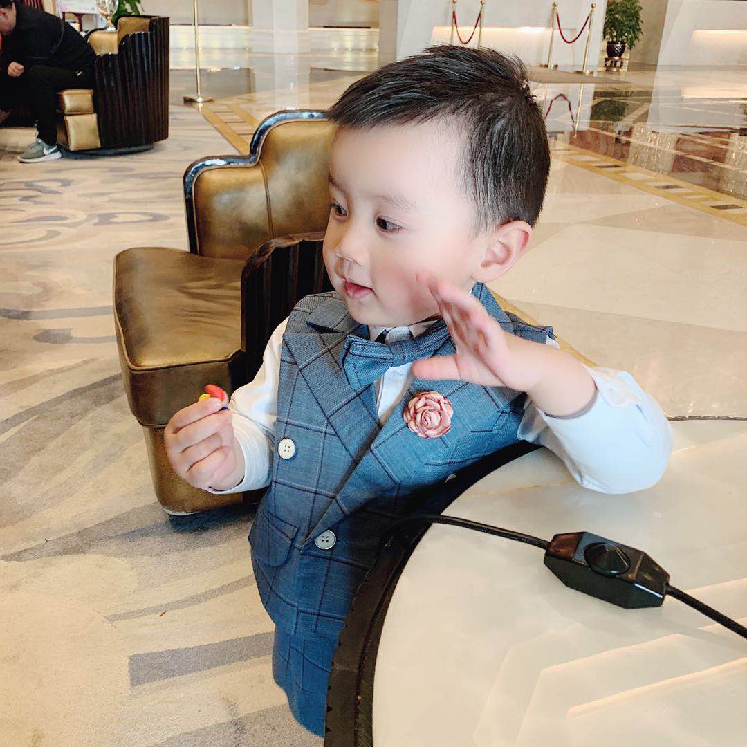 小花 童儿 một tuổi đẹp trai ăn mặc vest vest phù hợp với thủy triều - Váy trẻ em thời trang bé trai