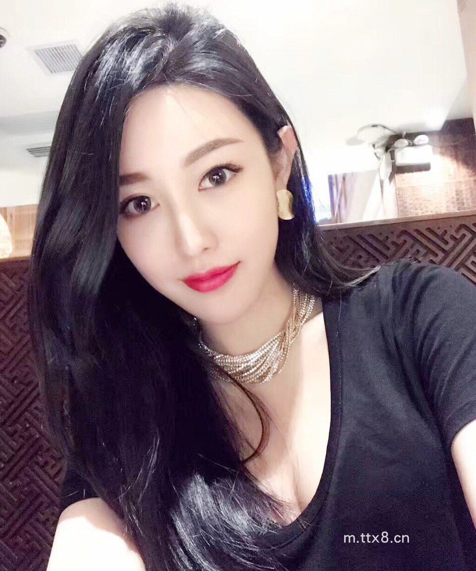 丰腴性感美女火辣身材自拍图片14.jpg