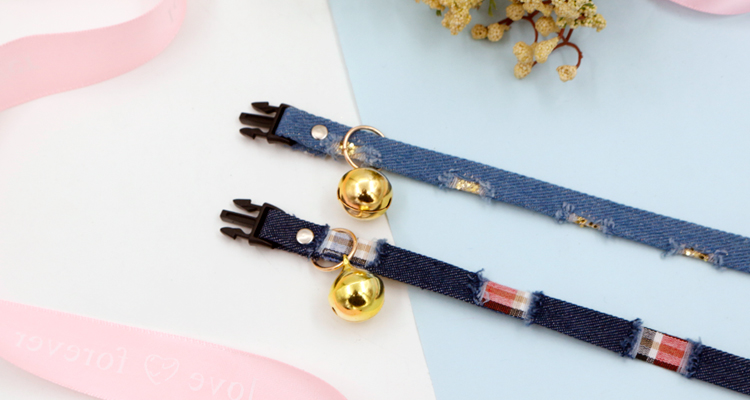 Pet denim cổ áo chuông xu hướng thời trang đinh tán đồ trang sức lớn và trung bình chó mèo rex thỏ cắn - Cat / Dog hàng ngày Neccessities bình nước tự động cho chó