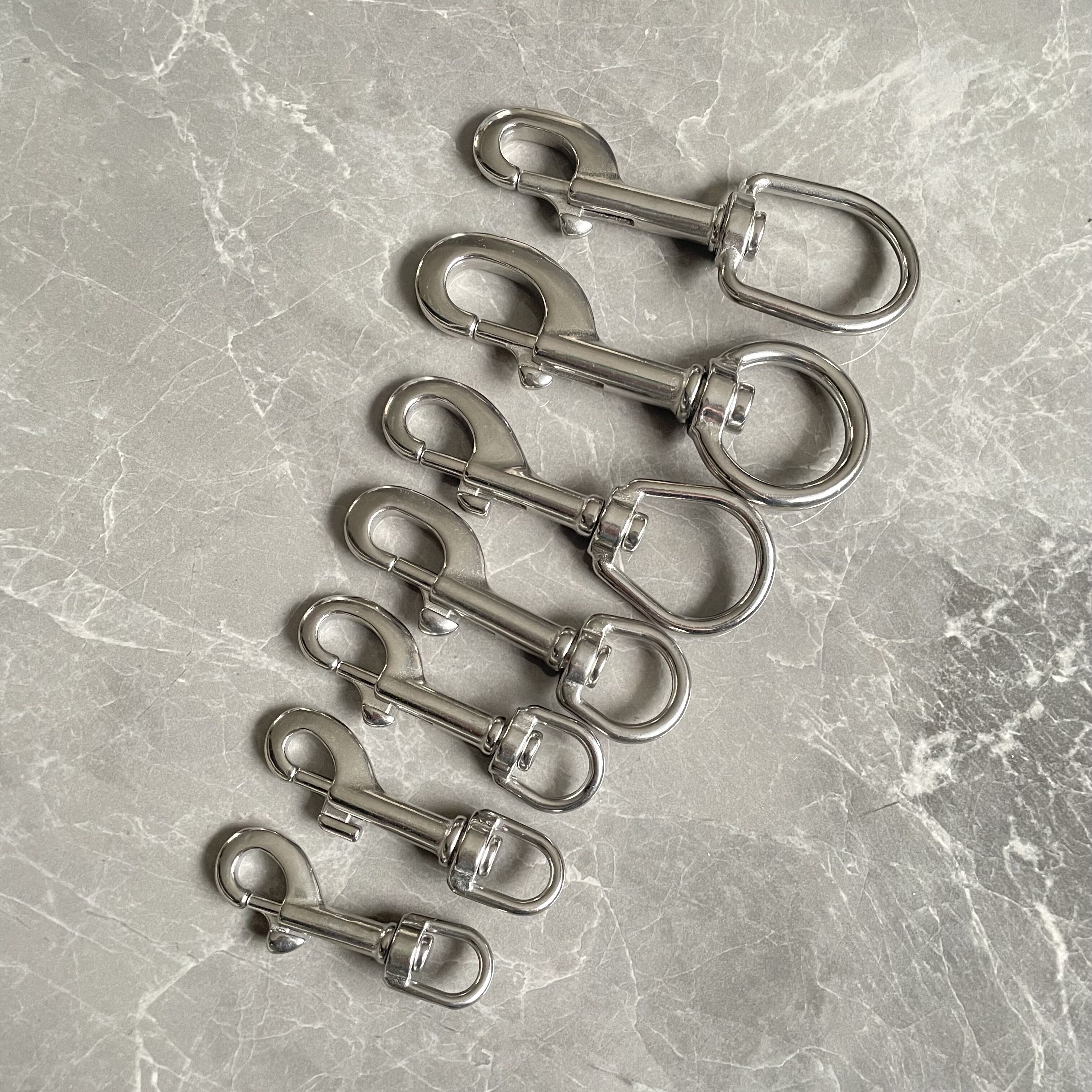 侧挂潜水新装备：双瓶单头钩如何革新潜水体验