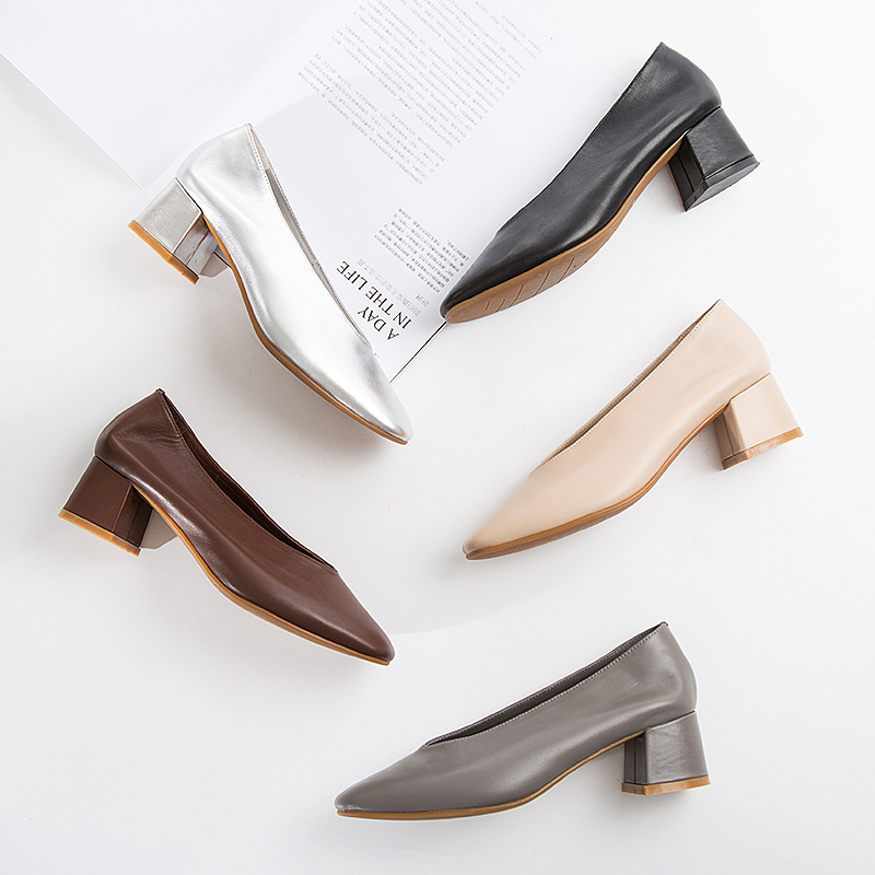 Soft leather grandma shoes thick heel 2022 autumn Korean version shallow mouth leather retro size medium high heel square toe single shoes women